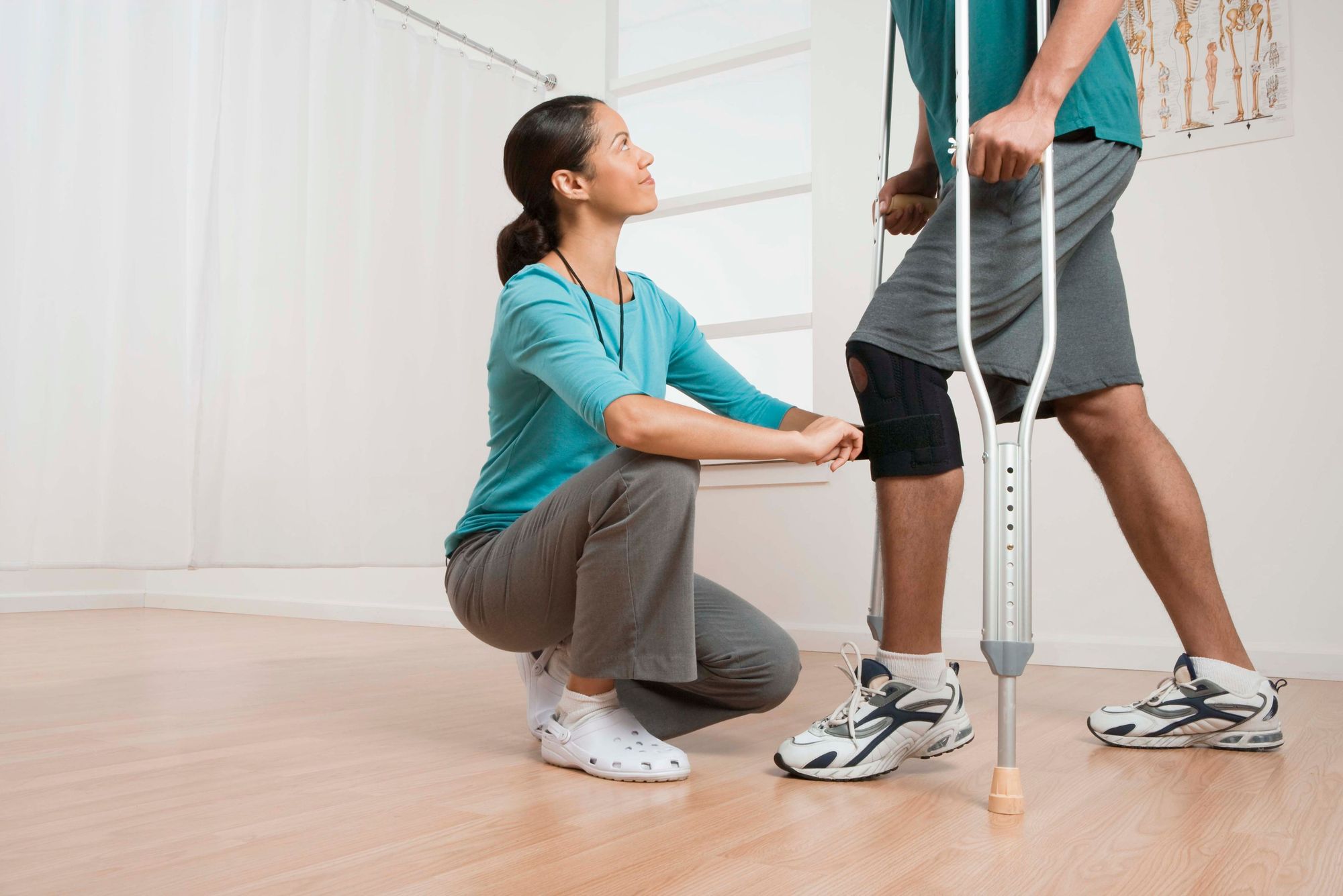 Video: How to Use Crutches After an ACL Injury | Curovate